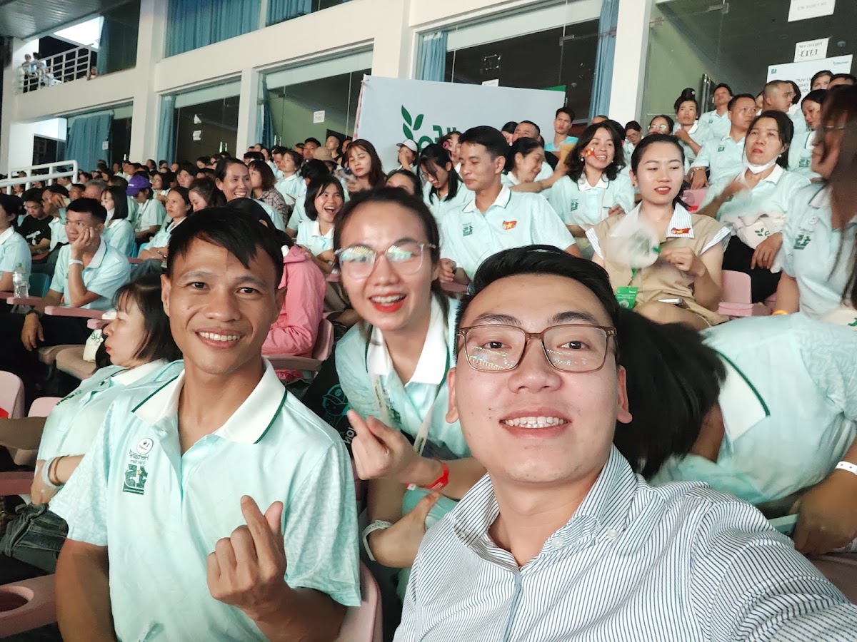 Đăng Điệp trong một hoạt động cộng đồng đông người