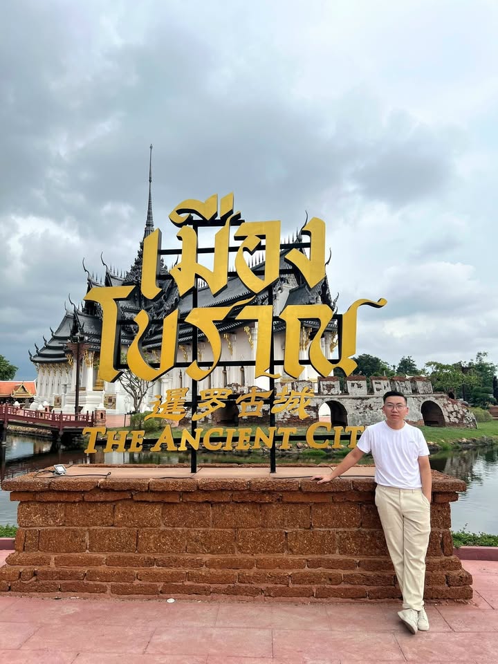 Đăng Điệp trong một chuyến đi tại Thái Lan